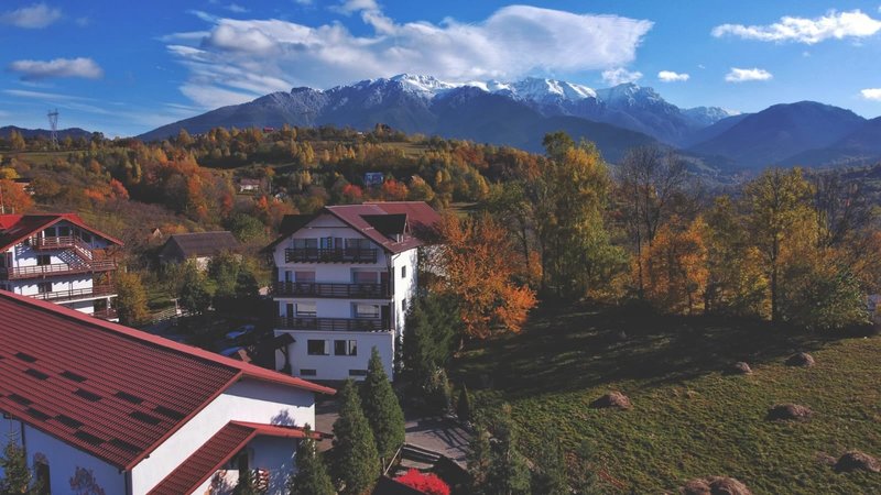 Personal complex hotelier angajam din Hunedoara