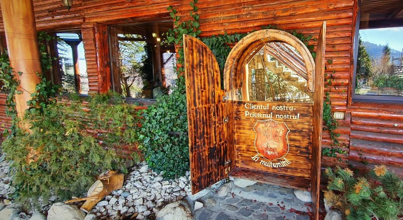 Personal complex hotelier angajam din Hunedoara
